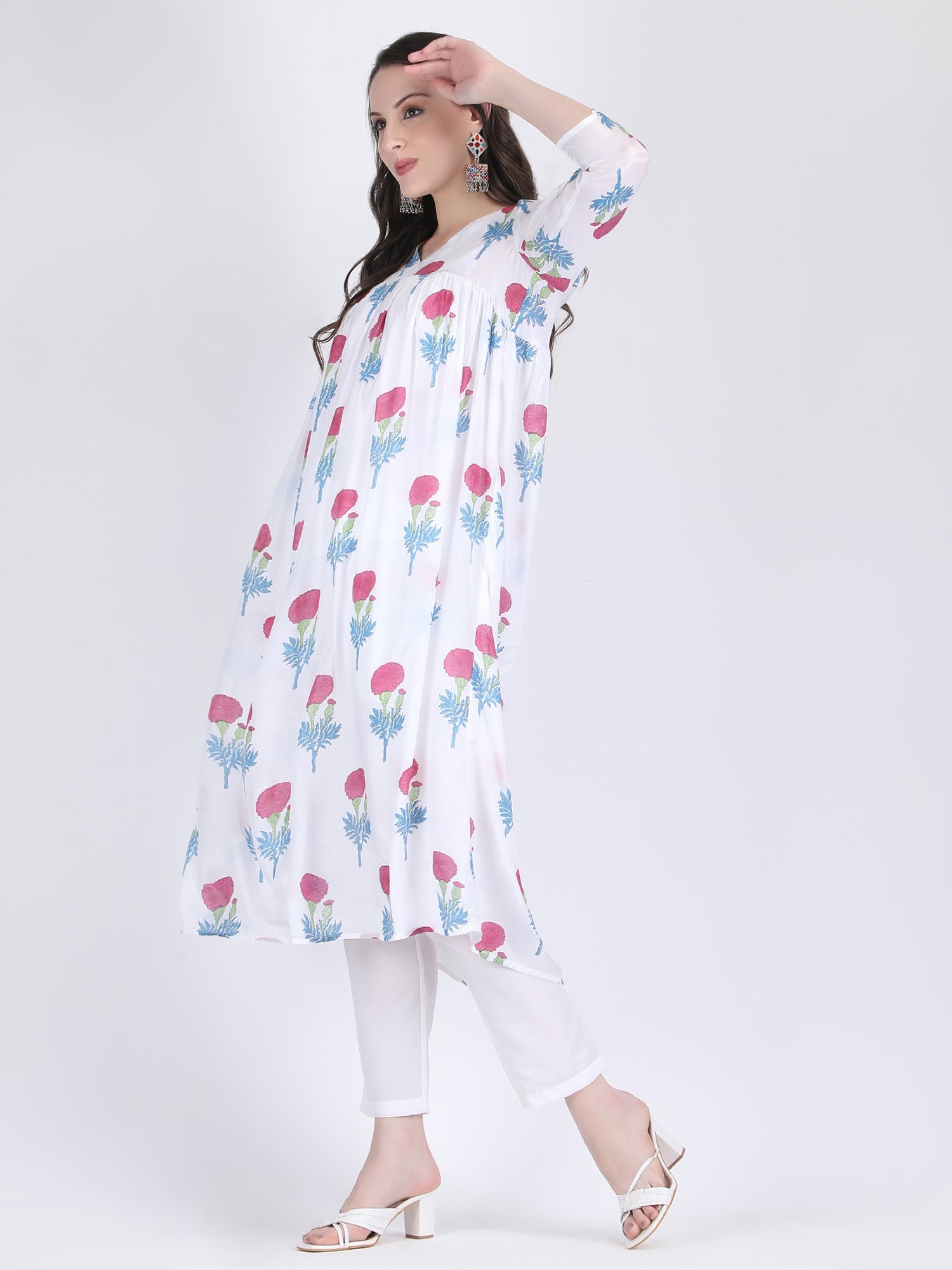 MUSLIN VISCOSE FLARED LONG SHIRT IN WHITE WITH PINK FLORAL MOTIFS