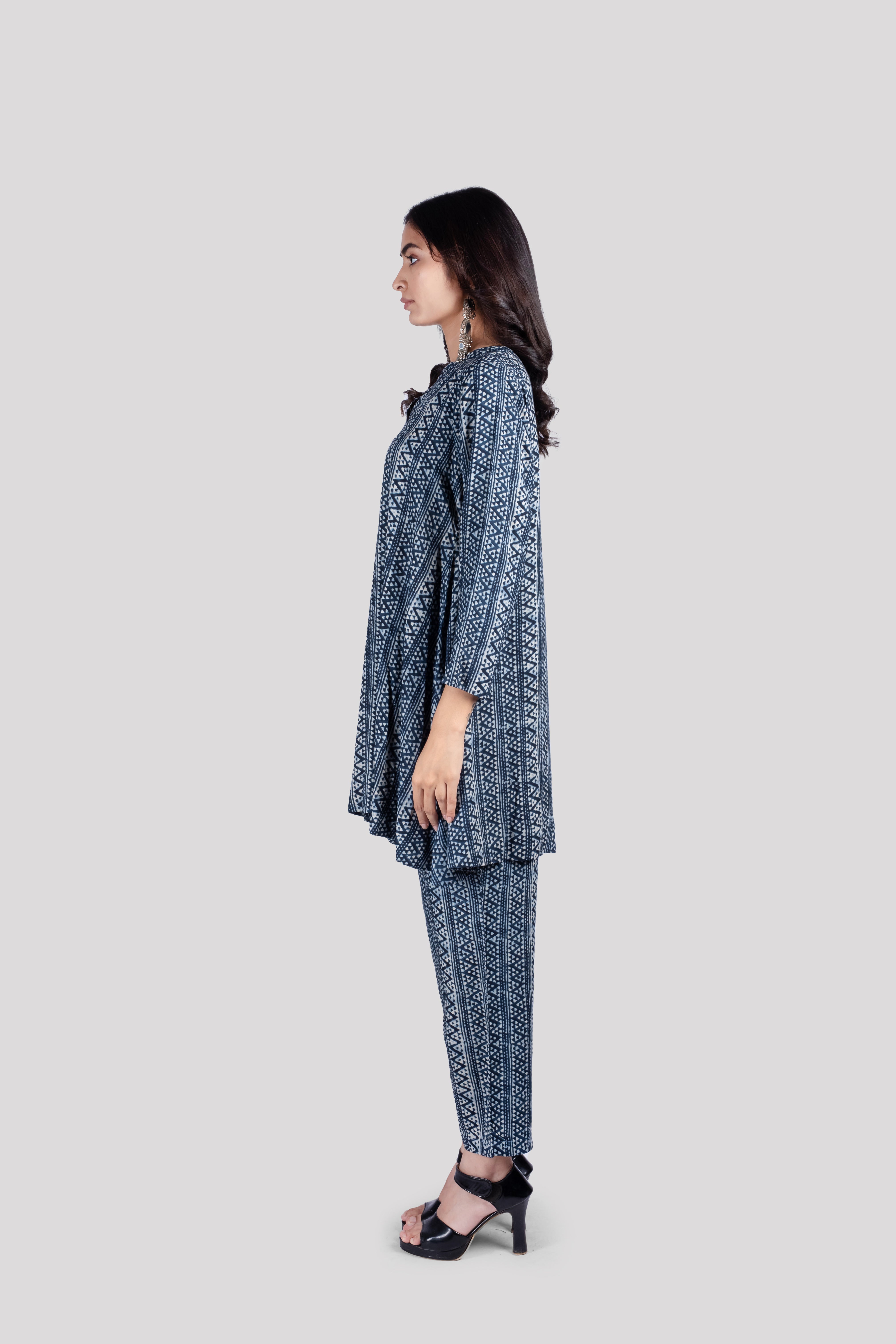 CHEVRON PRINTED MANDARIN COLLAR THREE-QUARTER SLEEVES TOP WITH TROUSER