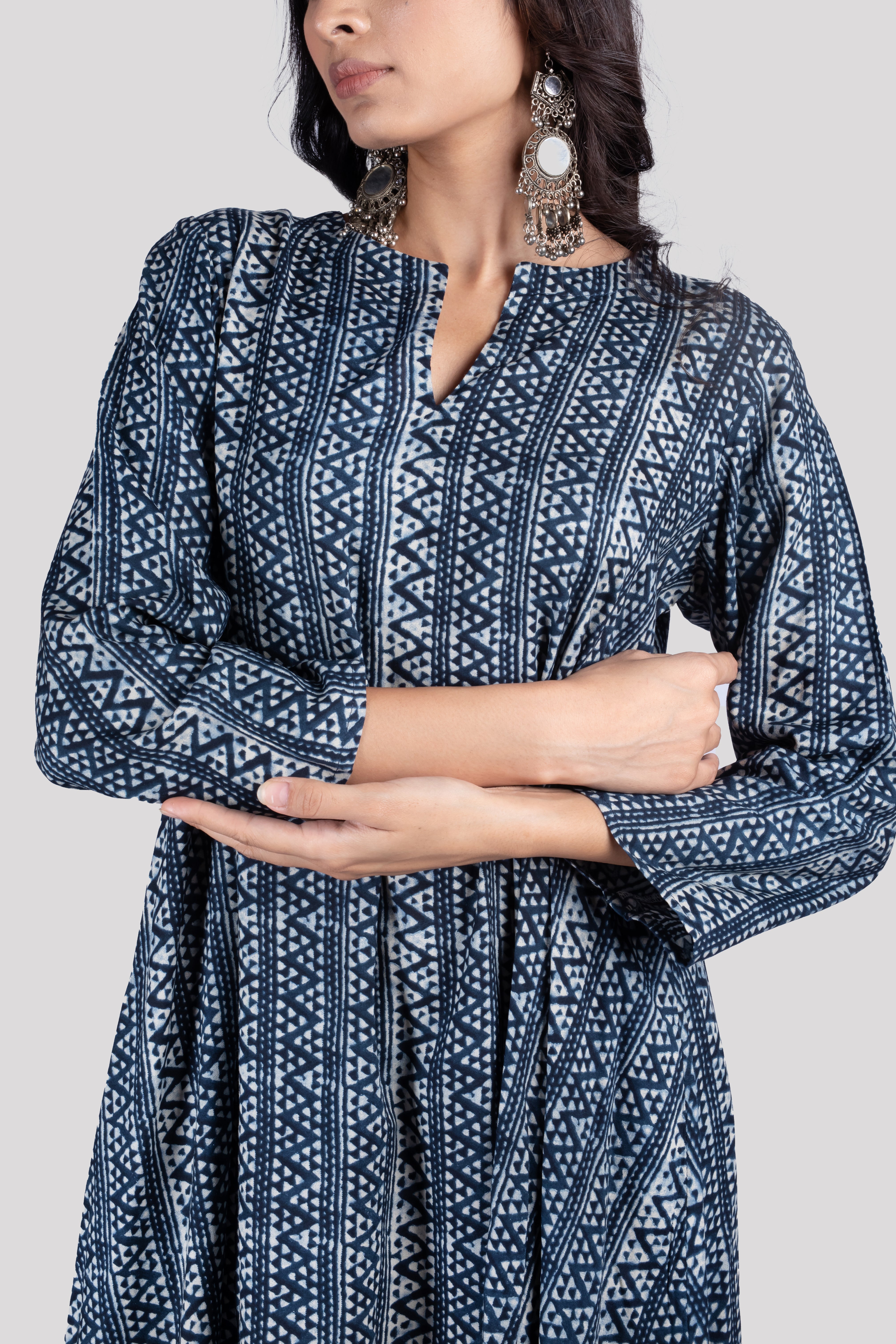 CHEVRON PRINTED MANDARIN COLLAR THREE-QUARTER SLEEVES TOP WITH TROUSER