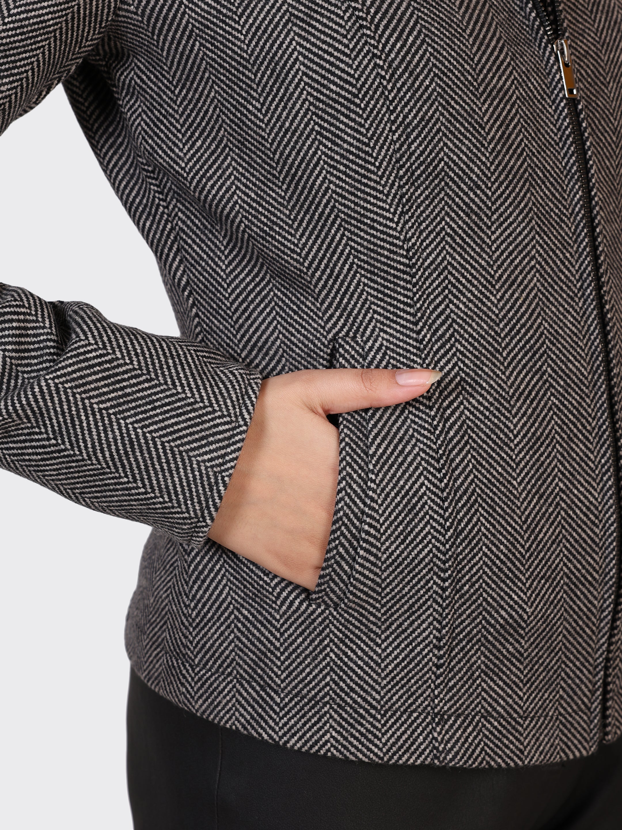 LADIES WOOLLEN JACKET-ZIGZAG