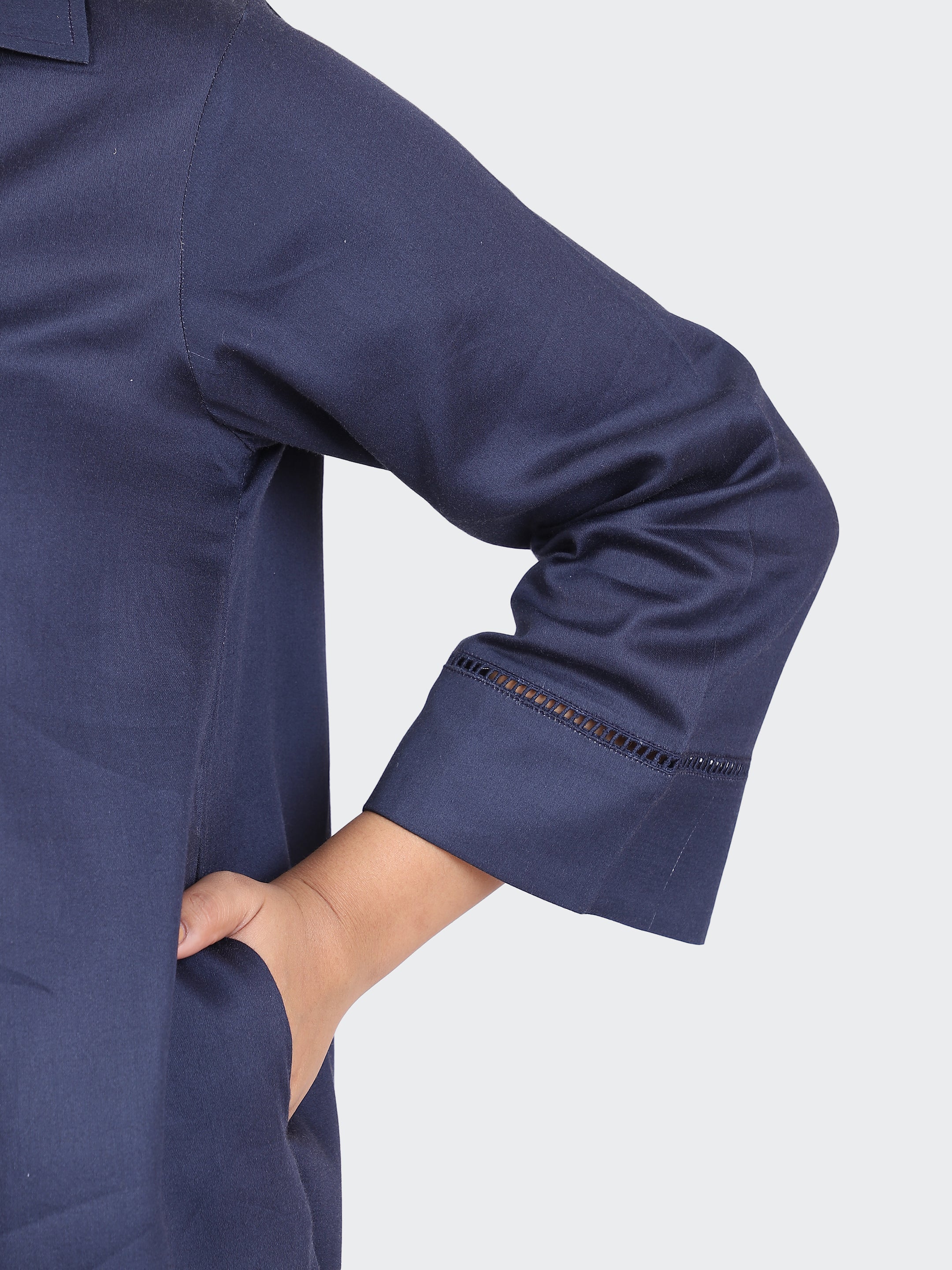 COLLARED DRESS FEATURING LACE ON SLEEVES AND BOTTOM-NAVY