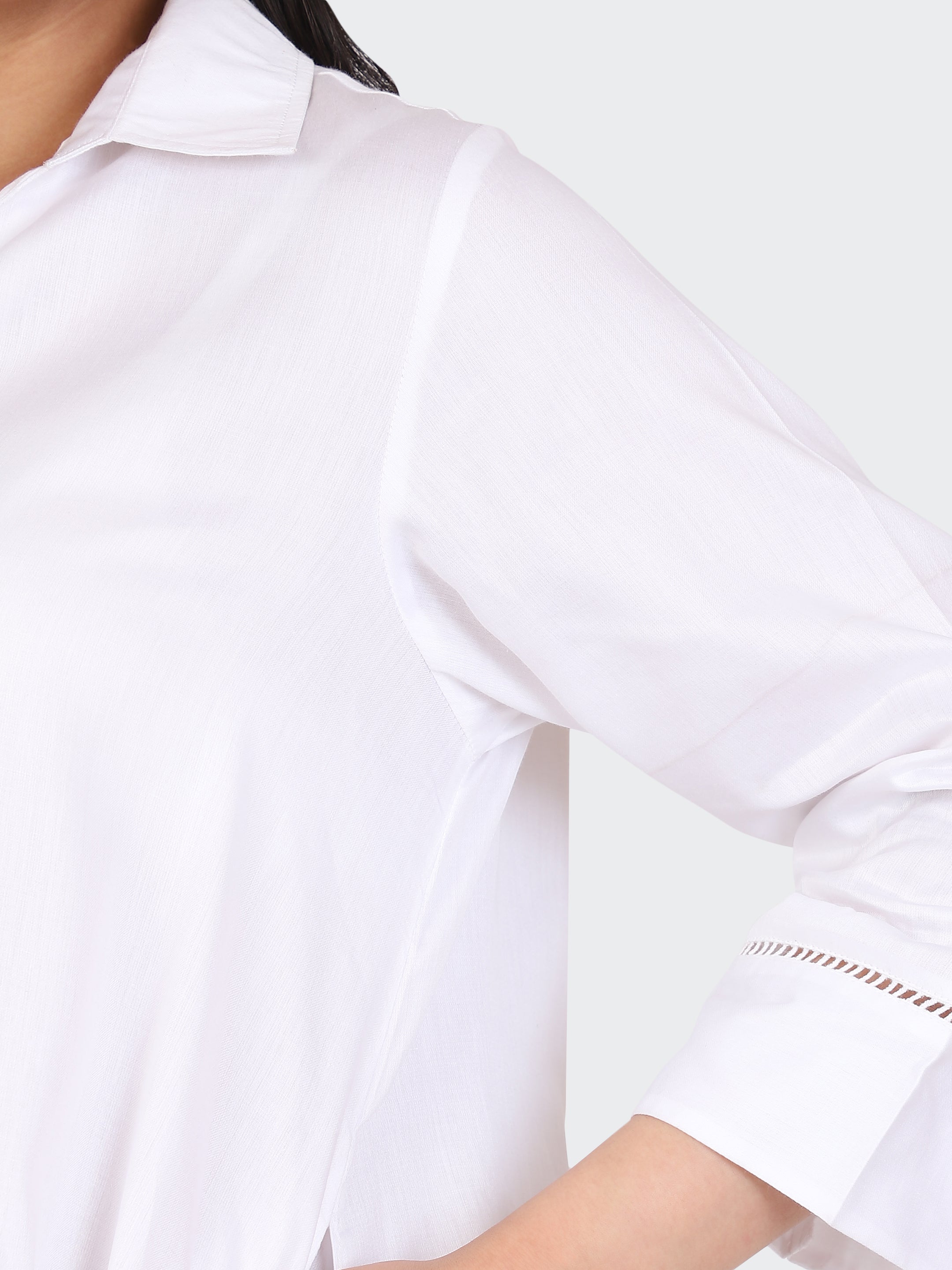 COLLARED DRESS FEATURING LACE ON SLEEVES AND BOTTOM-WHITE