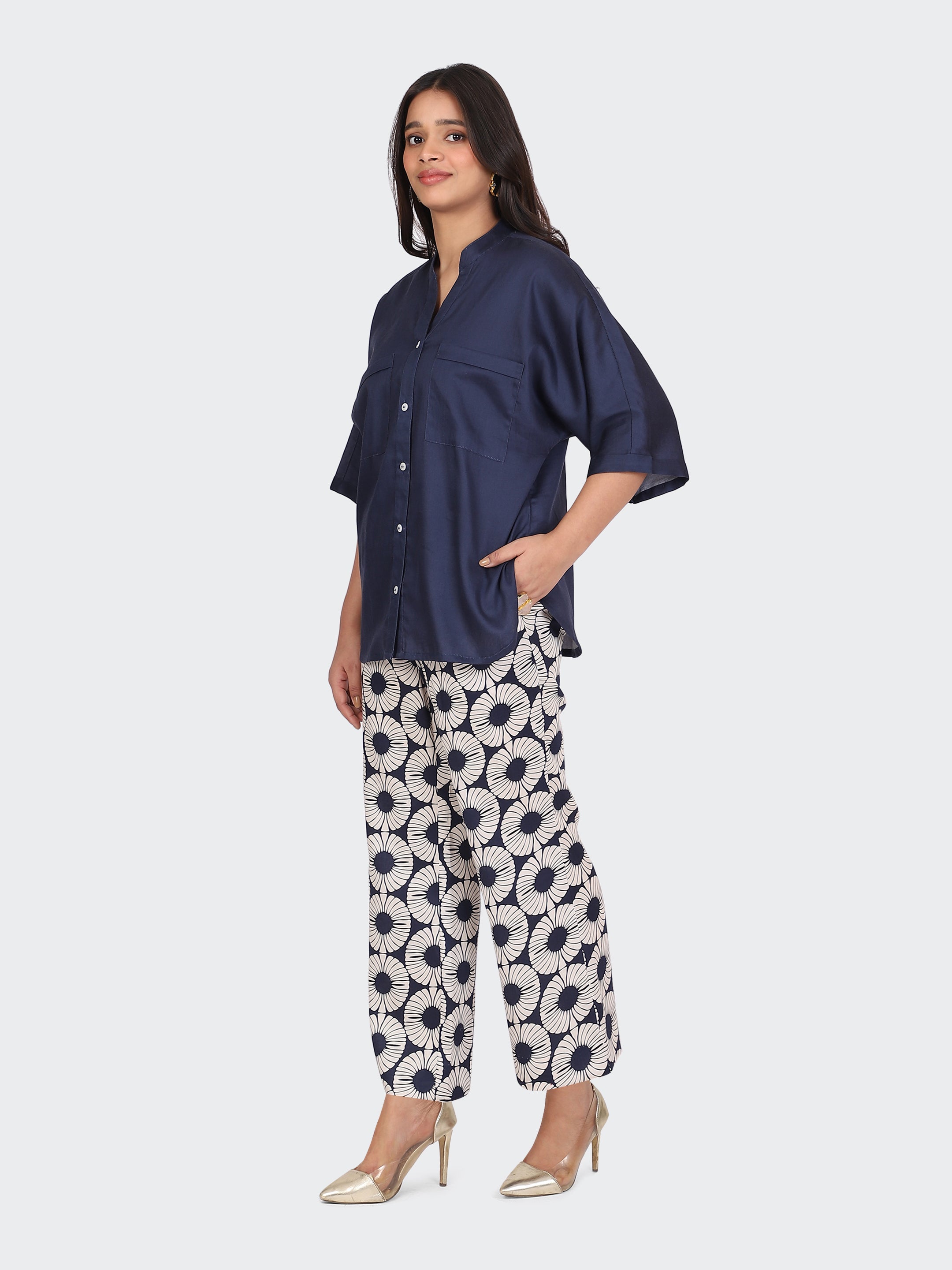 CO-ORDS KIMONO SLEEVES AND DECORATIVE LACE AT BACK-NAVY