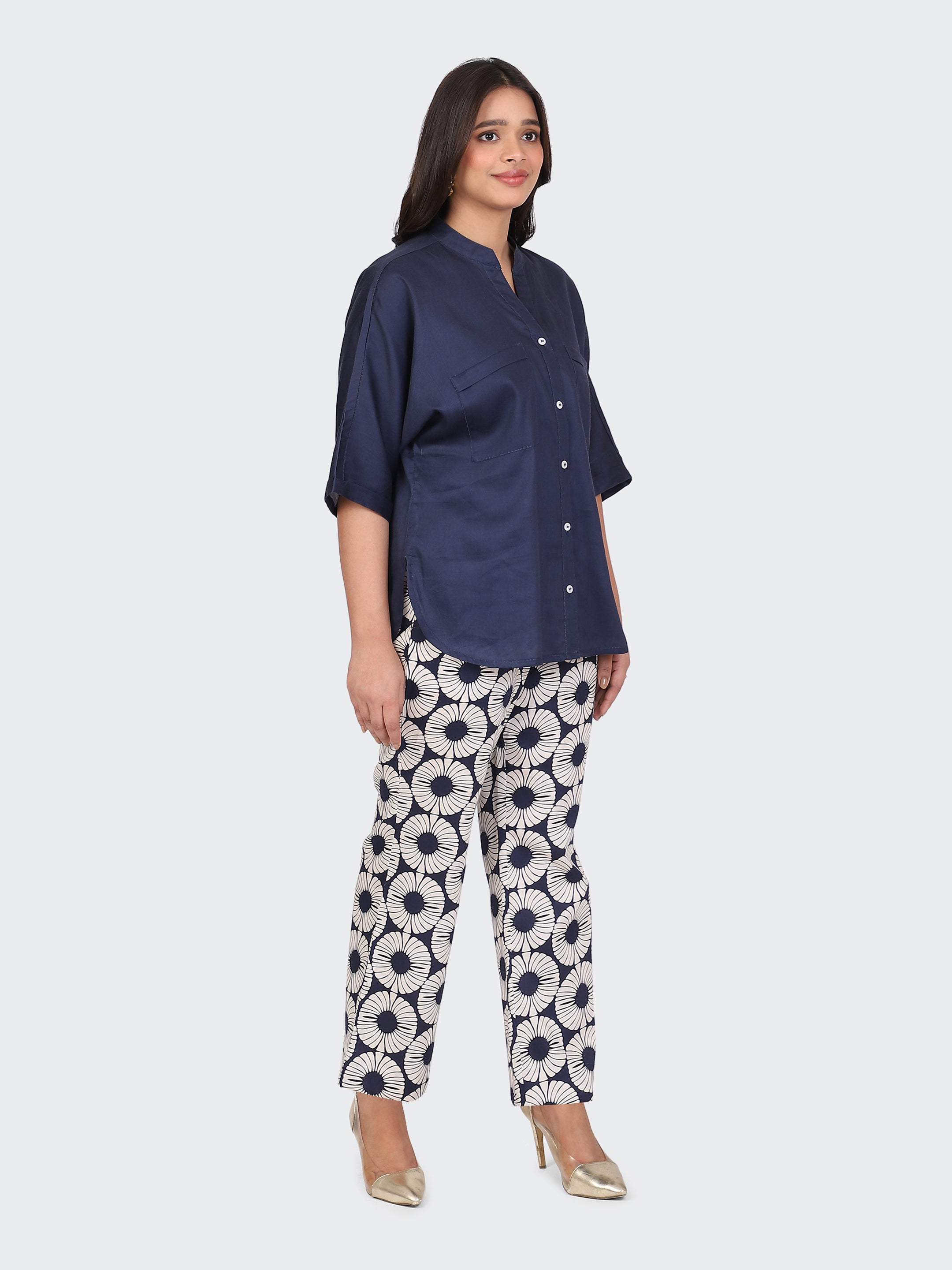 CO-ORDS KIMONO SLEEVES AND DECORATIVE LACE AT BACK-NAVY