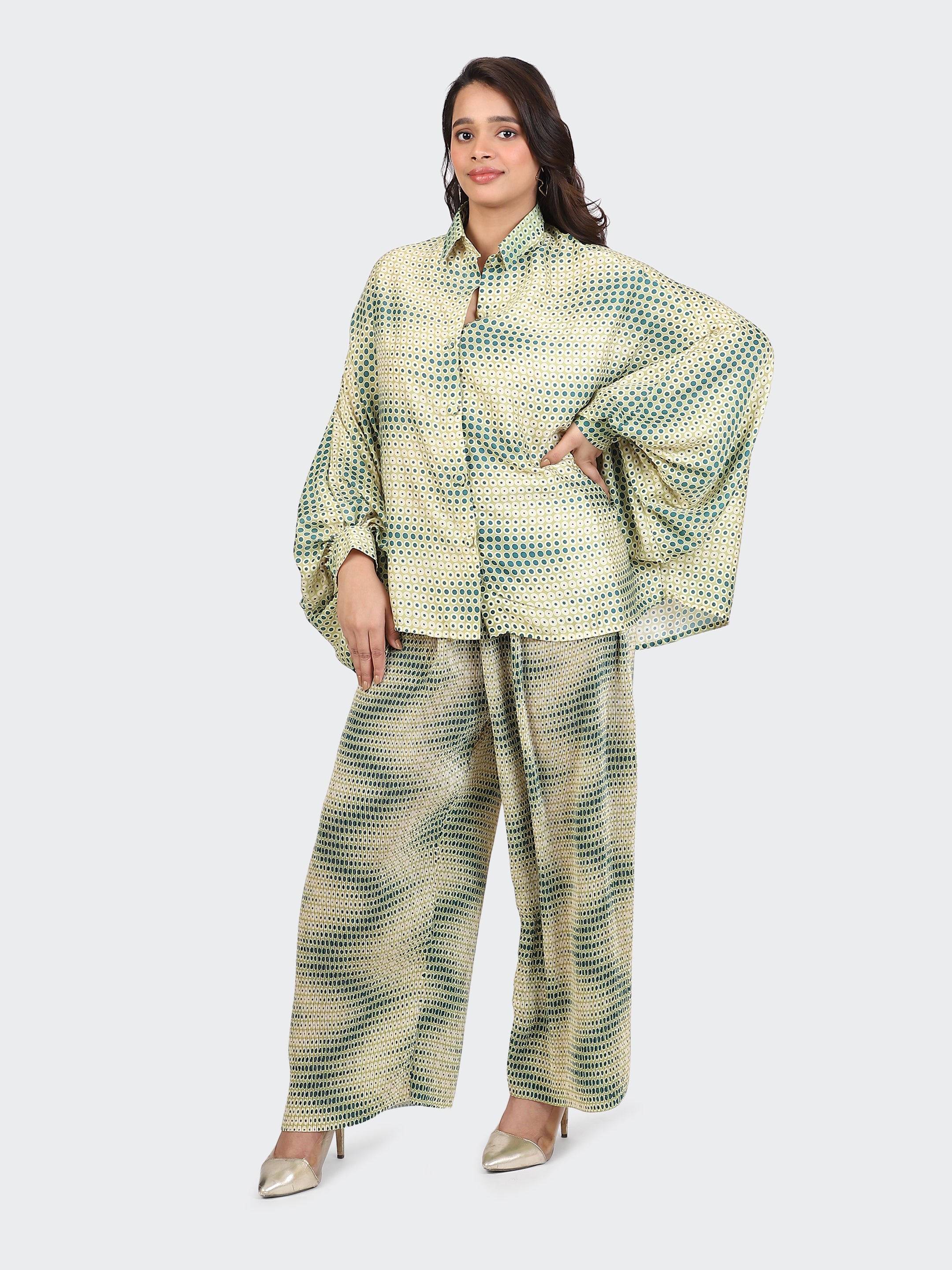 CO-ORDS KIMONO SLEEVES AND DECORATIVE LACE AT BACK-LIME GREEN