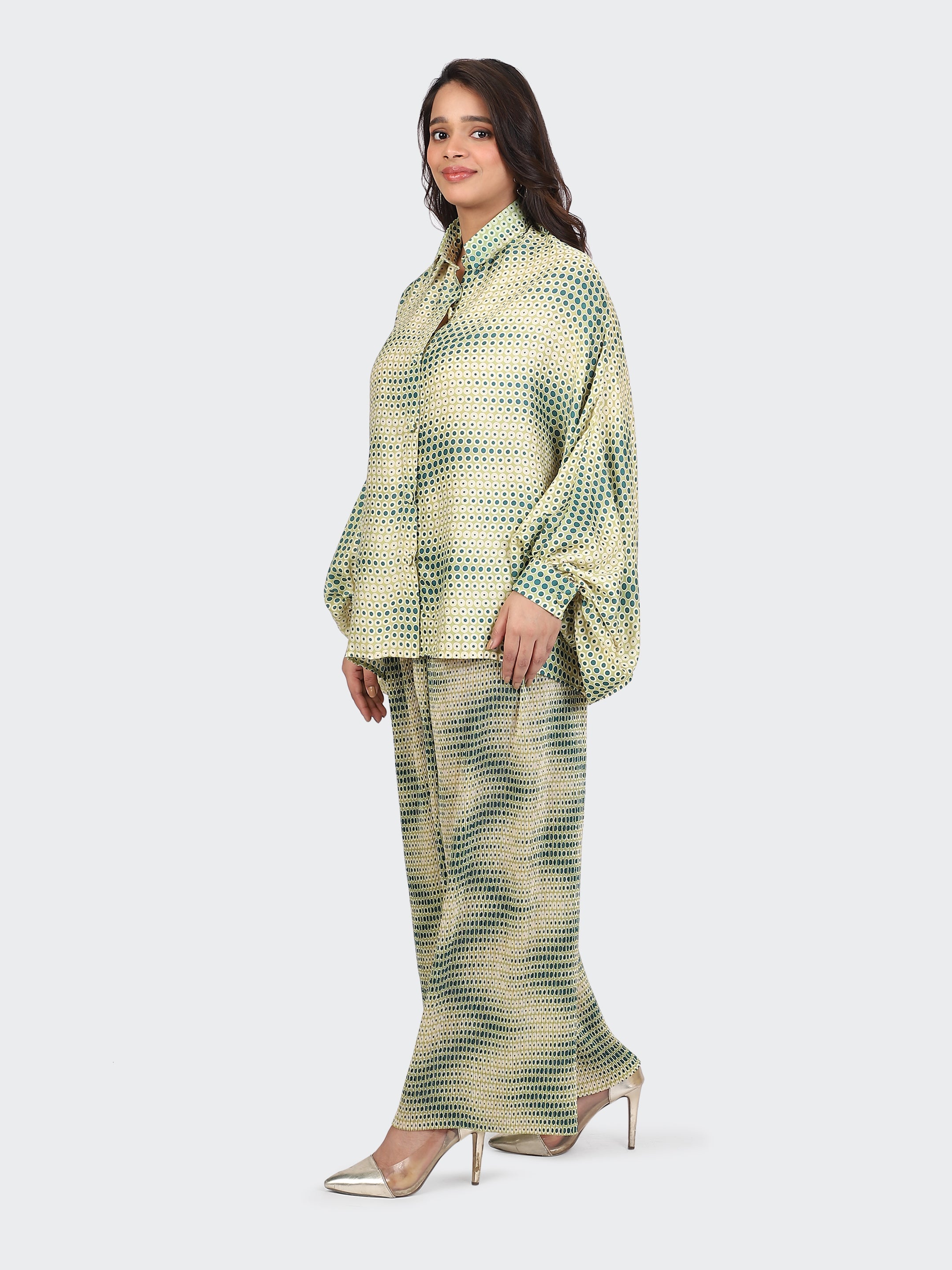 CO-ORDS KIMONO SLEEVES AND DECORATIVE LACE AT BACK-LIME GREEN