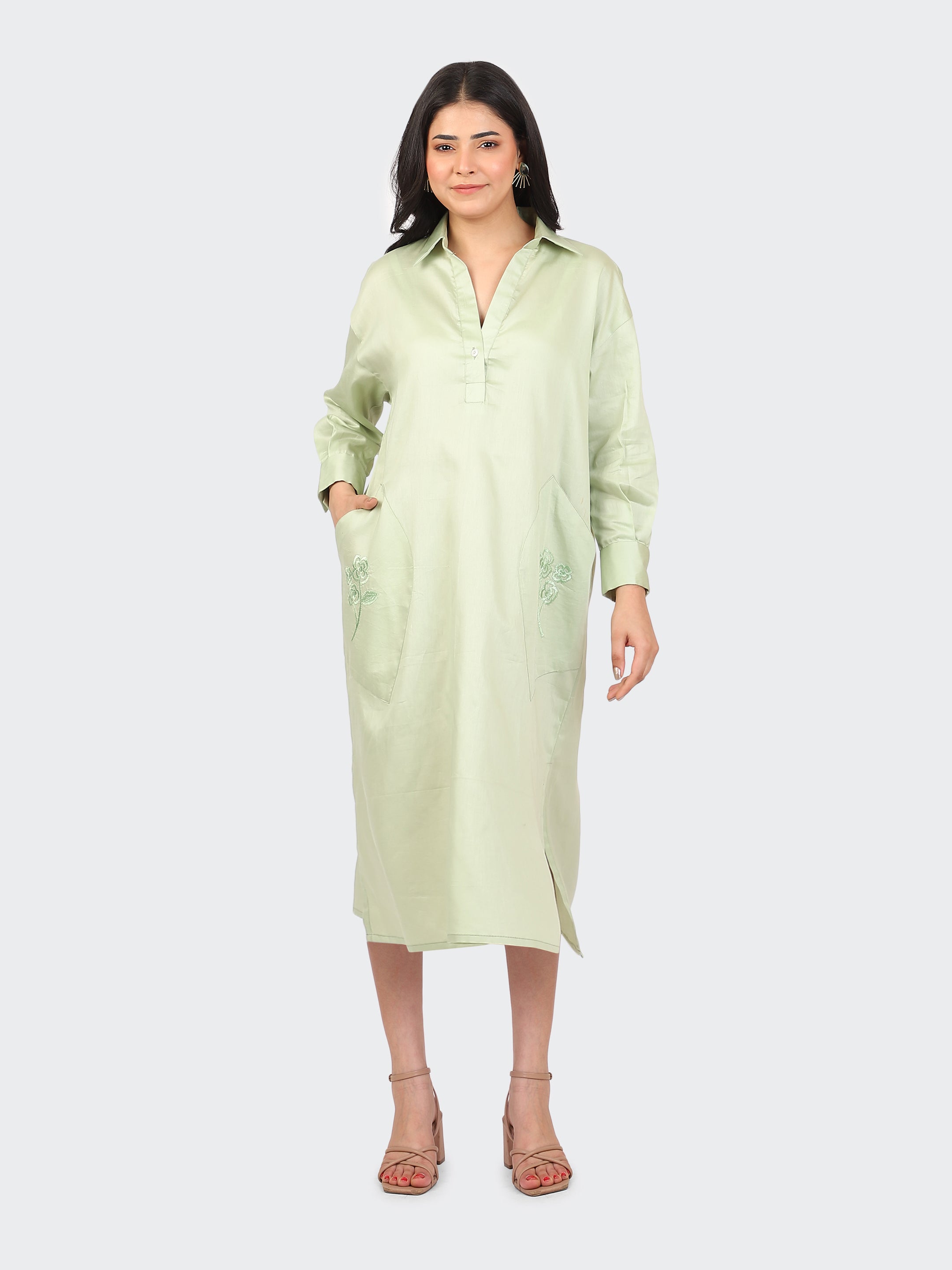 OVERSIZED CALF-LENGTH DRESS FEATURING EMBROIDERED POCKETS-MINT