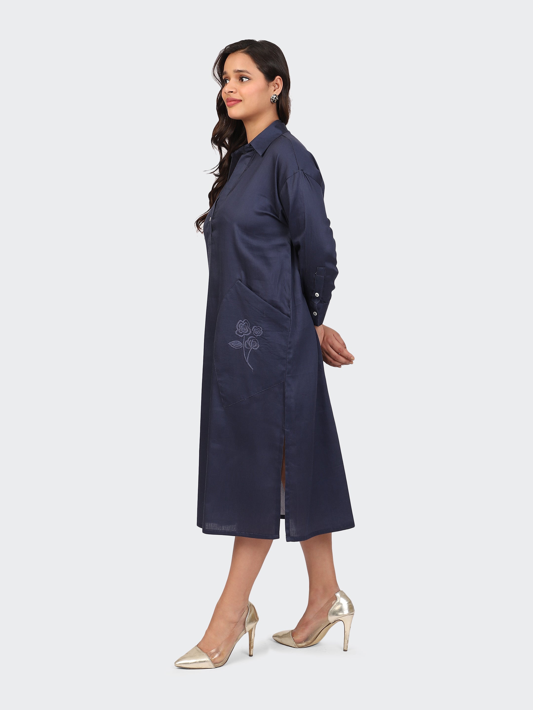 OVERSIZED CALF-LENGTH DRESS FEATURING EMBROIDERED POCKETS-NAVY