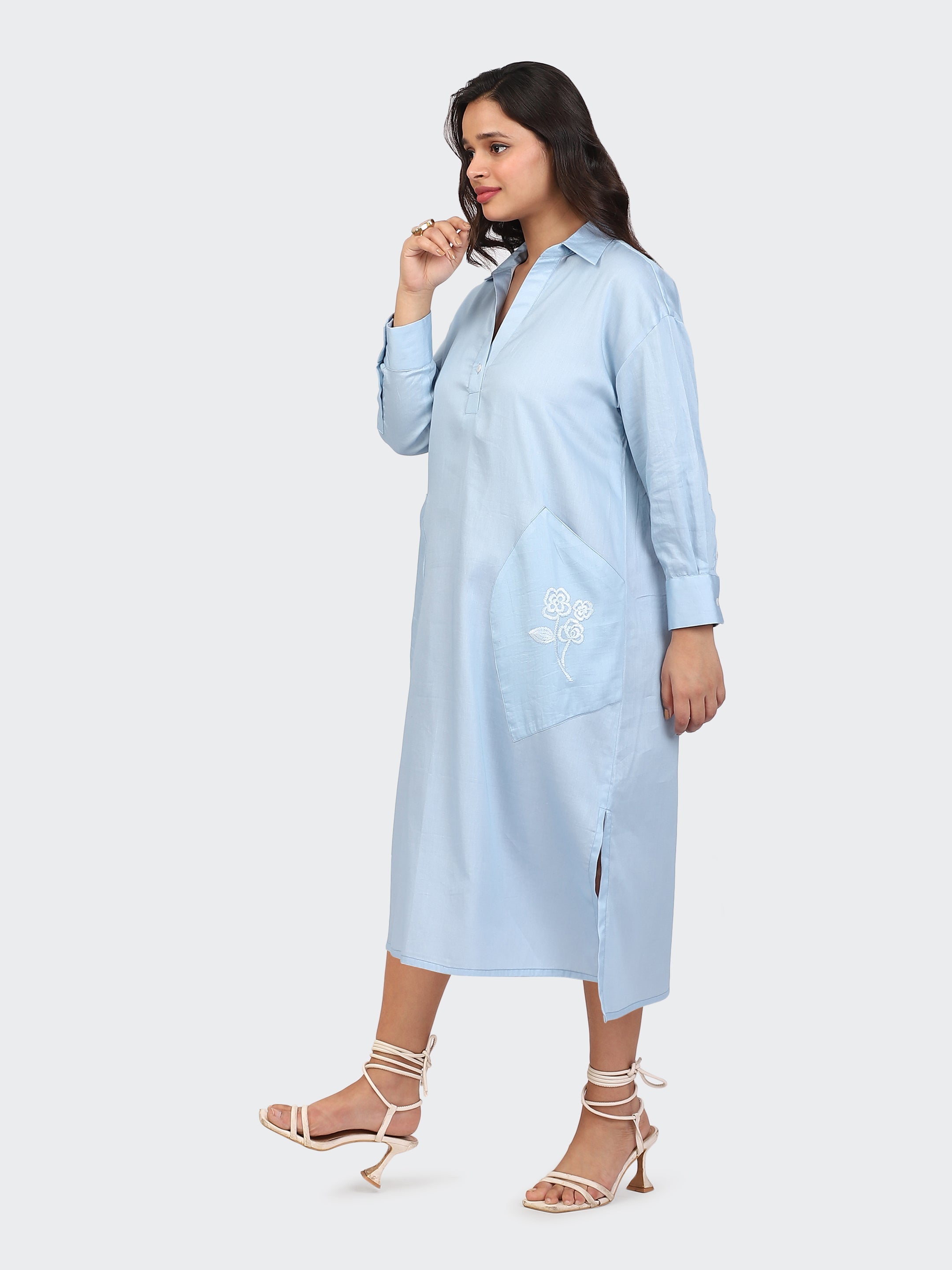 OVERSIZED CALF-LENGTH DRESS FEATURING EMBROIDERED POCKETS-SKYBLUE