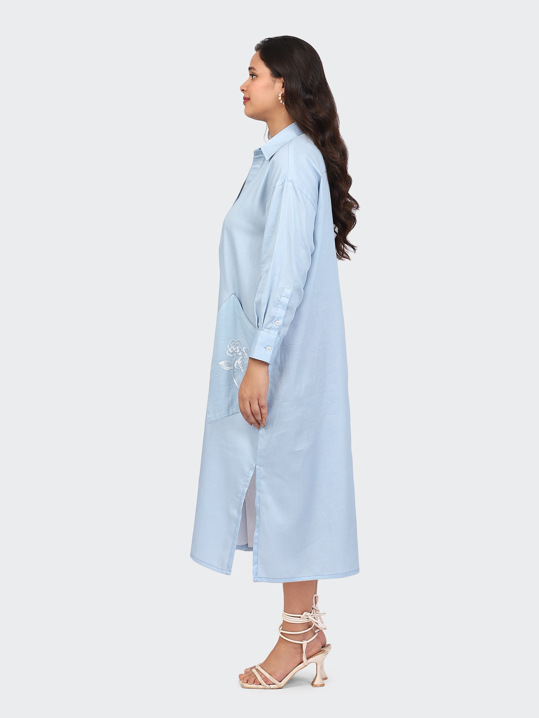 OVERSIZED CALF-LENGTH DRESS FEATURING EMBROIDERED POCKETS-SKYBLUE