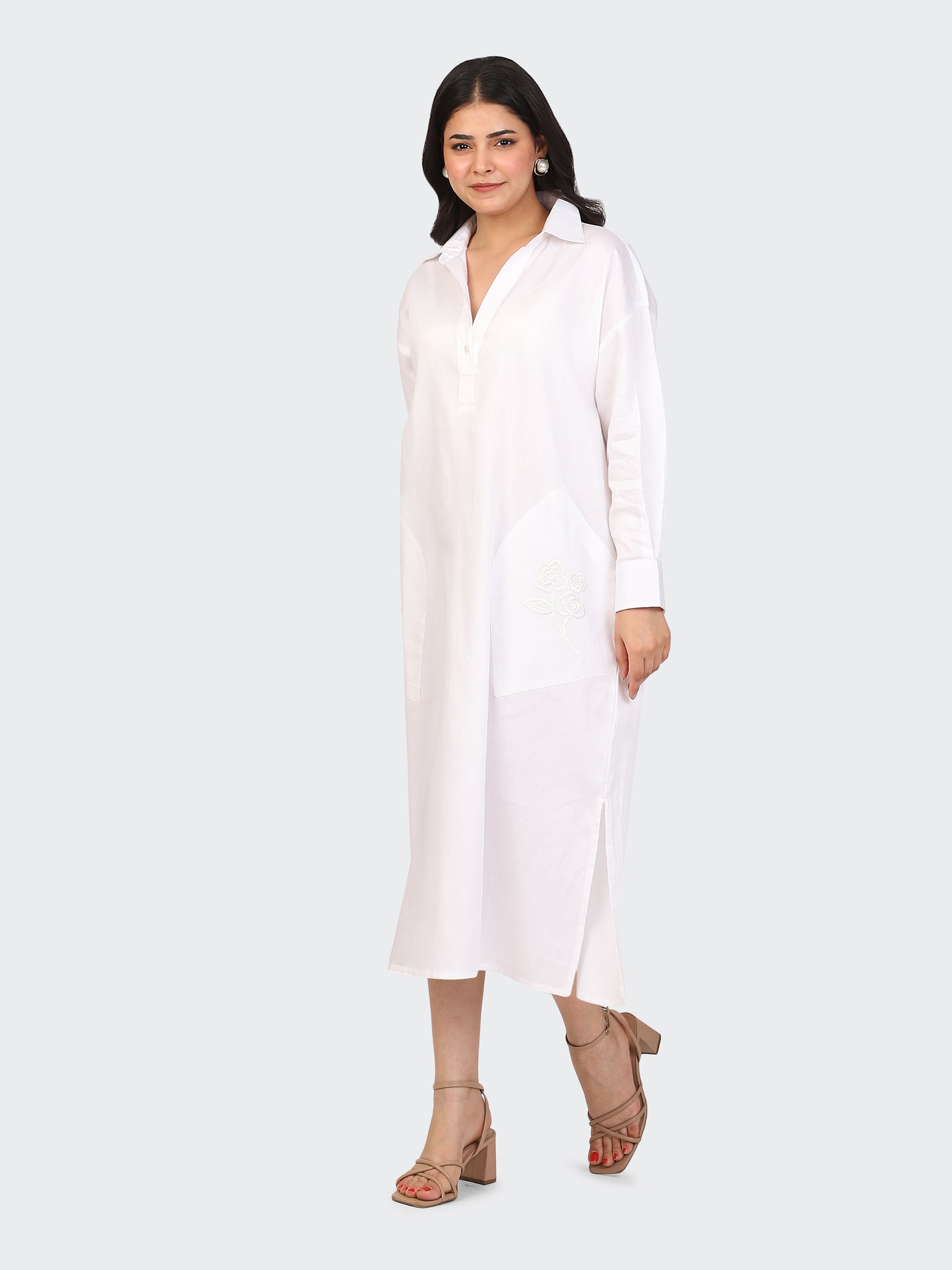 OVERSIZED CALF-LENGTH DRESS FEATURING EMBROIDERED POCKETS-WHITE