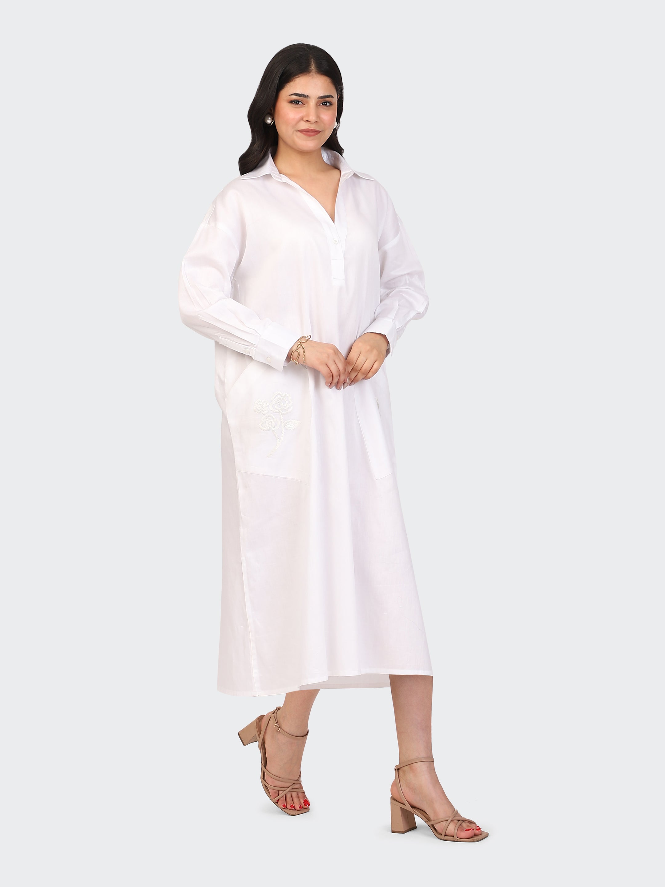 OVERSIZED CALF-LENGTH DRESS FEATURING EMBROIDERED POCKETS-WHITE