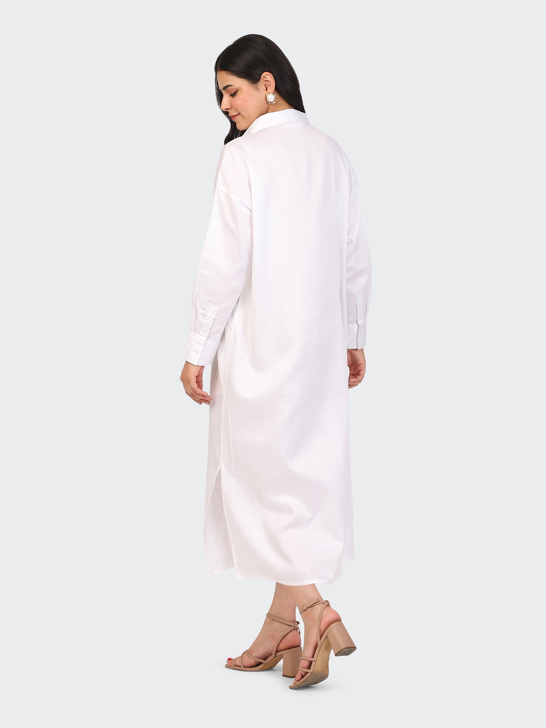 OVERSIZED CALF-LENGTH DRESS FEATURING EMBROIDERED POCKETS-WHITE