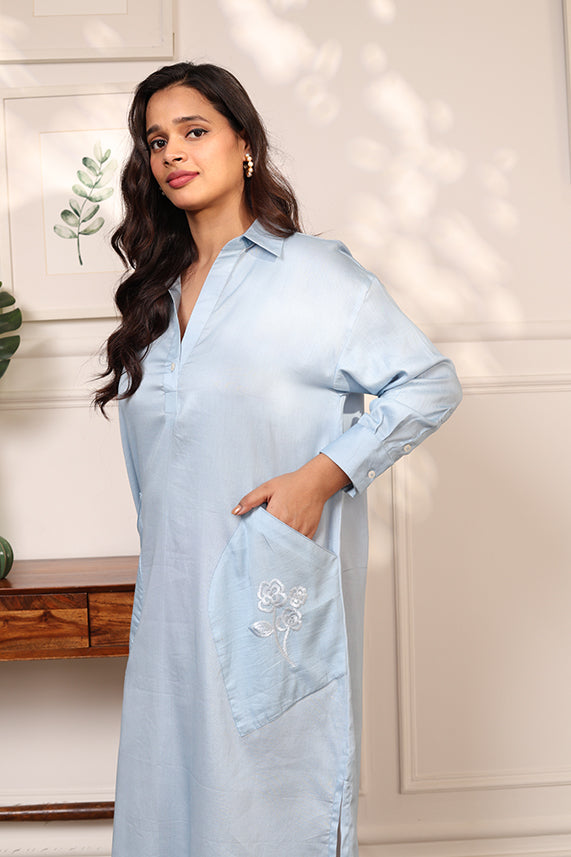 OVERSIZED CALF-LENGTH DRESS FEATURING EMBROIDERED POCKETS-SKYBLUE