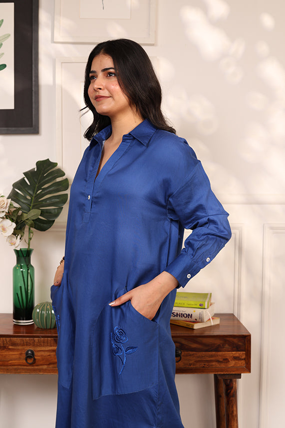 OVERSIZED CALF-LENGTH DRESS FEATURING EMBROIDERED POCKETS-ROYAL BLUE