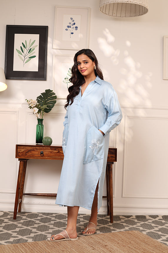 OVERSIZED CALF-LENGTH DRESS FEATURING EMBROIDERED POCKETS-SKYBLUE